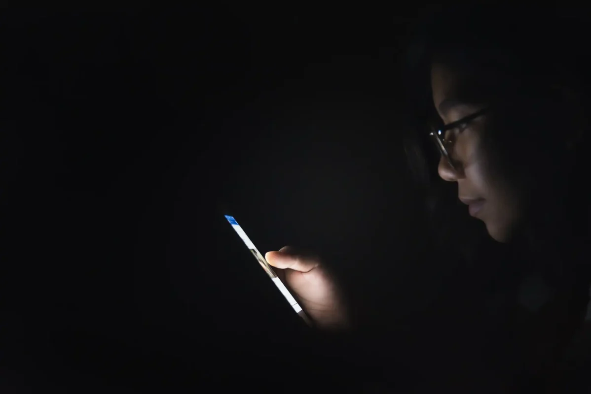 Dark Mode in Website Design - eye straign